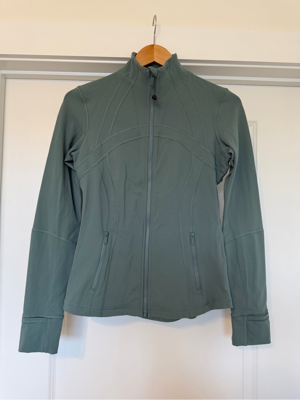 Lululemon Define Jacket Size 8 Sage Green Full Zip Thumbholes